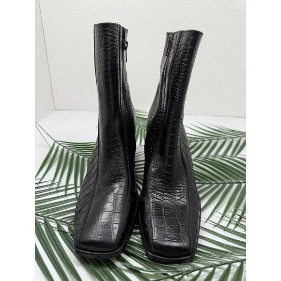 Andre Assous Women's Brown Leather Vilica Croc Print Chelsea Boots Size 7 NWOB - Picture 2 of 12